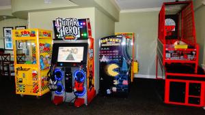 a room with two arcade games and a video game at Windsor Hills Resort- 401 in Orlando