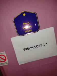 Certifikát, hodnocení, plakát nebo jiný dokument vystavený v ubytování Evelin sobe