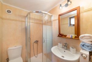 Koupelna v ubytování Cretan Lux Villa Heated Pool + 37 fotografií