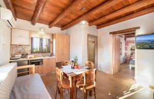 Kuchyň nebo kuchyňský kout v ubytování Cretan Lux Villa Heated Pool