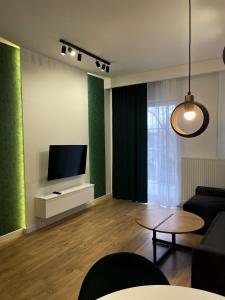 Televízia a/alebo spoločenská miestnosť v ubytovaní Absynt Hostel Wrocław