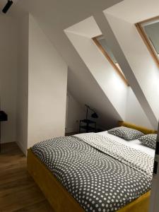 Posteľ alebo postele v izbe v ubytovaní Absynt Hostel Wrocław