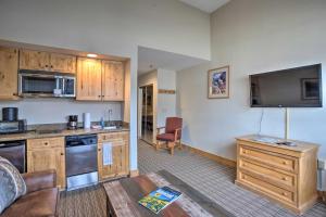 Kuchyň nebo kuchyňský kout v ubytování Cozy Colorado Studio Near Crested Butte Ski Slopes
