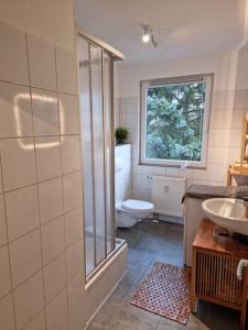 a bathroom with a toilet and a sink at Ferienwohnung für Naturliebhaber in Peenemünde
