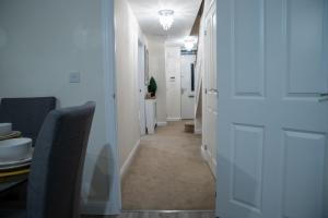 Fotografie z fotogalerie ubytování Westergate - 4 Bed Luxury Home with free parking v destinaci Milton Keynes