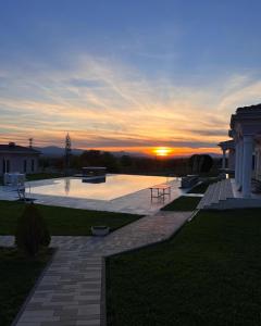 Bazén v ubytování Diamond Villas nebo v jeho okolí