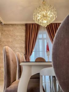 a dining room with a chandelier and a table and chairs at Diamond Villas in Enina