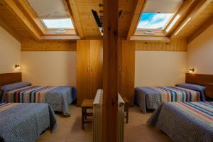 A bed or beds in a room at Hostal Parque Natural