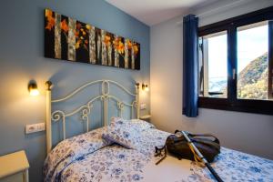 A bed or beds in a room at Hostal Parque Natural