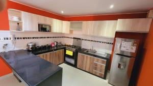 Virtuvė arba virtuvėlė apgyvendinimo įstaigoje Departamento exclusivo en Ica
