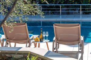 Bazén v ubytování Cretan Lux Villa Heated Pool nebo v jeho okolí