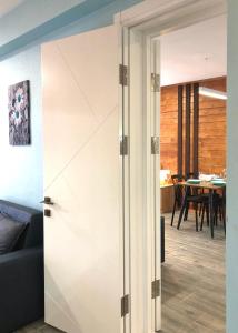 Posezení v ubytování 2-room Apartment NFT New Gudauri Atrium Suite