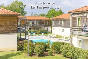a villa with a swimming pool in a yard at Le Nid in Aureilhan