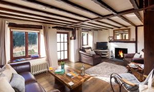 A seating area at Poppy Cottage