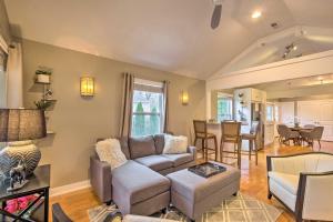 Gallery image of Luxe Lyndon Home Less Than 11 Mi to Dtwn Louisville! in Louisville
