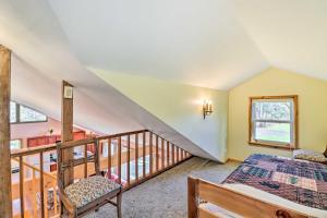 Giường trong phòng chung tại Cozy Tannersville Gem - Ski, Hike, Explore!