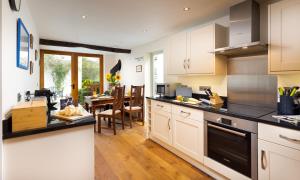 Dapur atau dapur kecil di Church View At Troutbeck