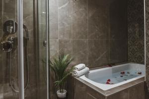 Koupelna v ubytování Garni hotel BARUT