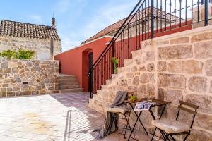 Ein Balkon oder eine Terrasse in der Unterkunft Cavtat Old School