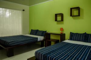 Posteľ alebo postele v izbe v ubytovaní Hotel Colores del Arenal