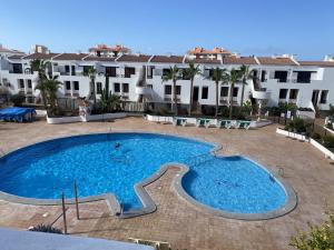 Bazén v ubytování Apartment 5A1, Victoria Court 1, Avenida Londres 6, Los Cristianos, 38650, Tenerife nebo v jeho okolí