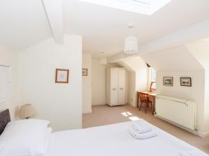 Ένα ή περισσότερα κρεβάτια σε δωμάτιο στο Robin Cottage