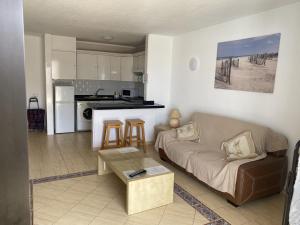 Kuchyň nebo kuchyňský kout v ubytování Apartment 5A1, Victoria Court 1, Avenida Londres 6, Los Cristianos, 38650, Tenerife