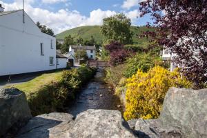 Nespecifikovaný výhled na hory nebo výhled na hory při pohledu z prázdninového domu