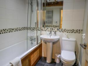Ένα μπάνιο στο Glen View Cottage +20 φωτογραφίες