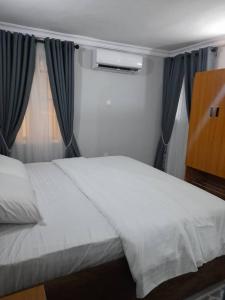 Postel nebo postele na pokoji v ubytování Little Luxuries