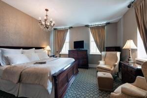 Postel nebo postele na pokoji v ubytování Nicollet Island Inn