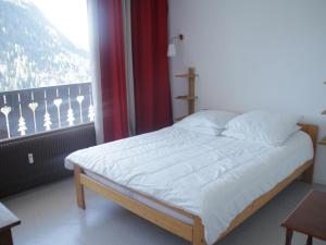 Una cama o camas en una habitación de Appartement Châtel, 3 pièces, 6 personnes - FR-1-200-198