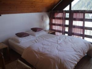 Appartement Châtel, 3 pièces, 6 personnes - FR-1-200-198にあるベッド