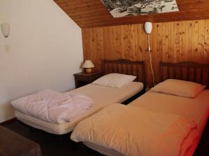 Appartement Châtel, 2 pièces, 6 personnes - FR-1-200-205にあるベッド