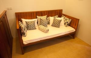 Postel nebo postele na pokoji v ubytování Eureka Villas Siem Reap