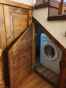 a small bathroom with a washing machine in a kitchen at Zeni Villa - Fırtına Deresinde mükemmel konaklama in Rize