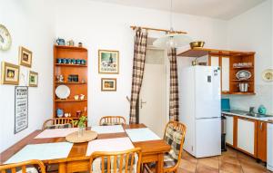 Kuchyňa alebo kuchynka v ubytovaní 4 Bedroom Cozy Home In Mlini