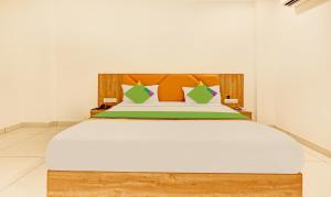 Postel nebo postele na pokoji v ubytování Hotel Fun Regency Vitthalapur Gujarat + 37 fotografií