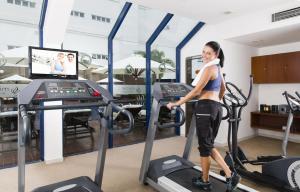 Fitness centrum a/nebo fitness zařízení v ubytování TTC Hotel Michelia + 37 fotografií