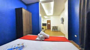 Postel nebo postele na pokoji v ubytování Spiral Suites Hotel