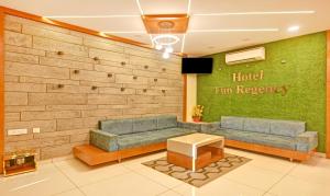 Hotel Fun Regency Vitthalapur Gujarat的休息区