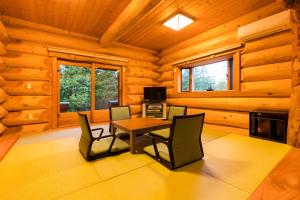 Zona de estar de Suite Villa Hakone Sengokuhara Canadian Log