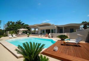 Gallery image of Villa White Dahlia in Torre Suda