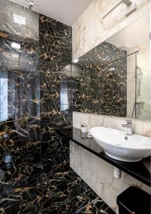 a bathroom with a sink and a mirror at Villa Vis a Vis in Trzęsacz