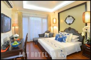 Postel nebo postele na pokoji v ubytování Art Hotel Ha Noi