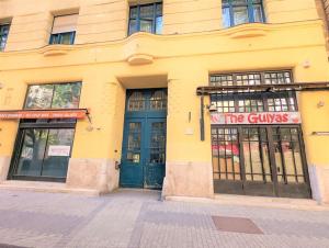 The facade or entrance of Stylish & Cozy Central Studio - Purple Room