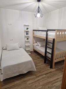 Ένα ή περισσότερα κρεβάτια σε δωμάτιο στο casa CARREGAL