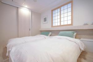 Rúm í herbergi á Asakusa Designer Hotel YOSHII