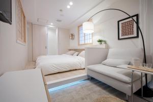 Rúm í herbergi á Asakusa Designer Hotel YOSHII
