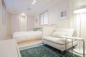 Rúm í herbergi á Asakusa Designer Hotel YOSHII